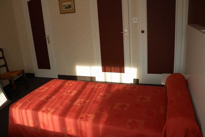 Room 3 of 39