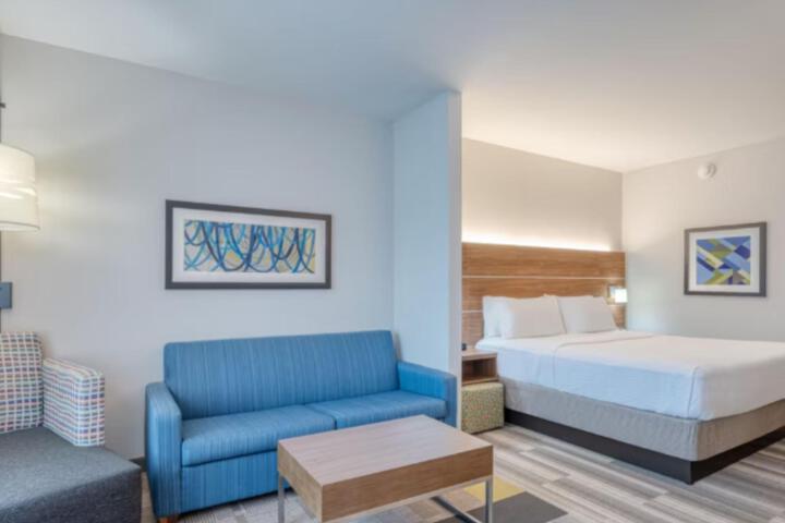 Standard | King Bed (5 of 18)