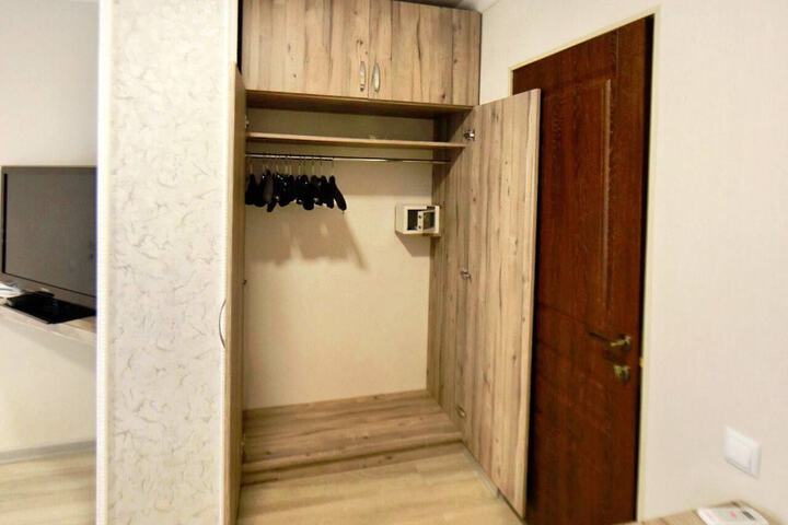 Room 16 of 77
