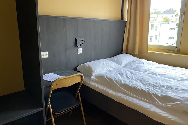 Room 28 of 69