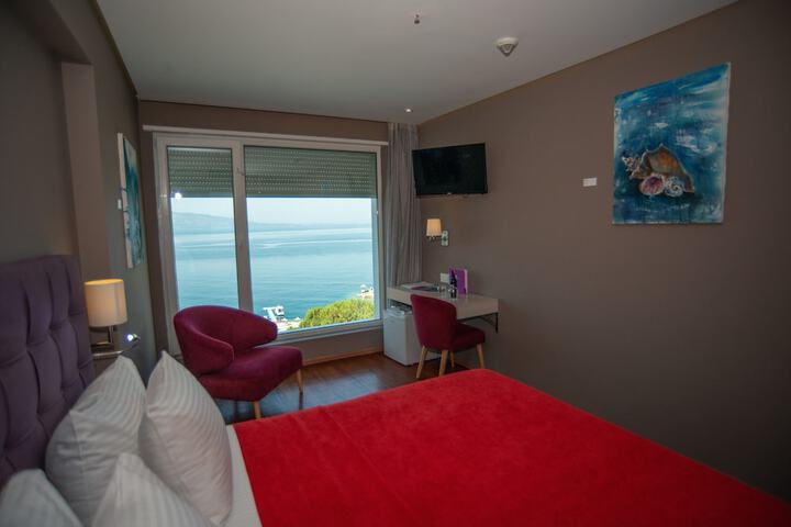 Room 47 of 253