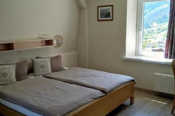 Room 4 of 44