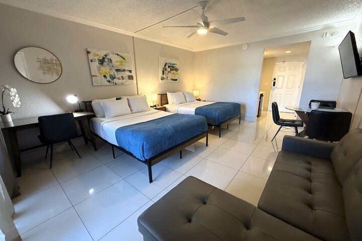 1 Queen Bed (2 of 29)