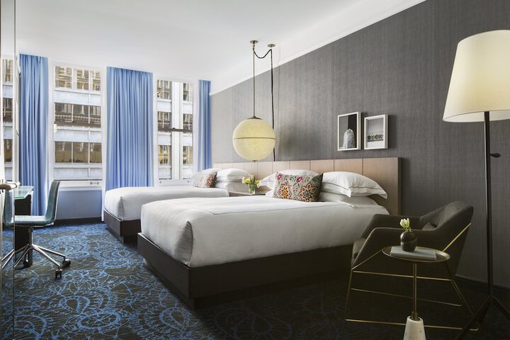 1 Queen Bed (3 of 11)
