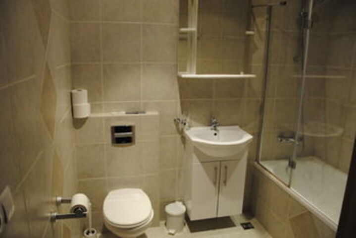 Room 15 of 94