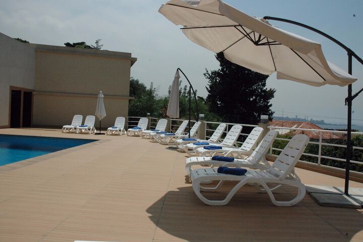 Pool 41 of 73