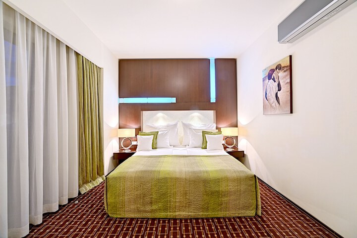 Room 9 of 39