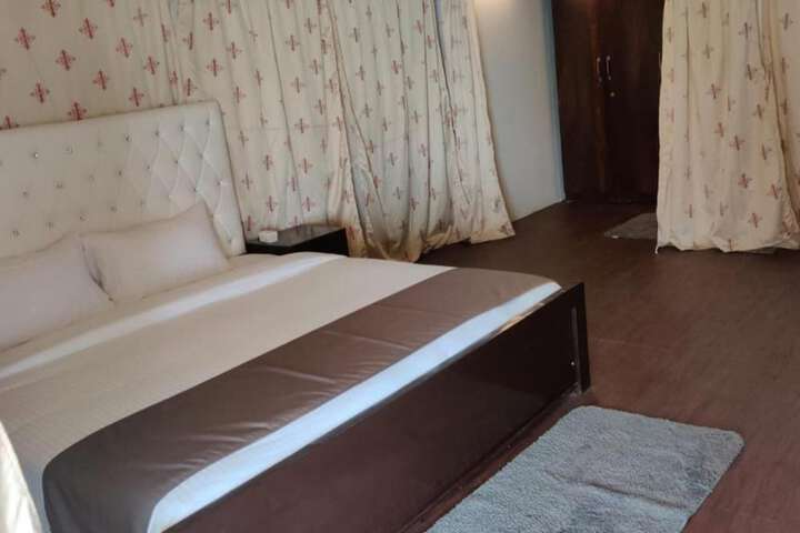 Room 14 of 46