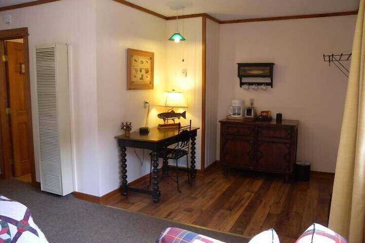 Lounge 132 of 139
