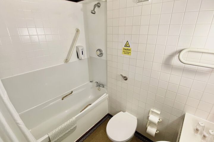 Room 24 of 47