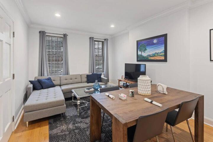 Beautiful 2 bedroom-Graduate Hospital-Back Patio in Philadelphia, NJ