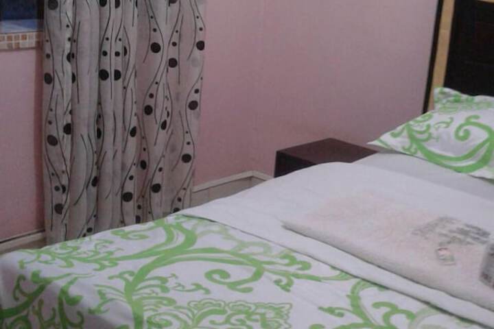 Room 8 of 37