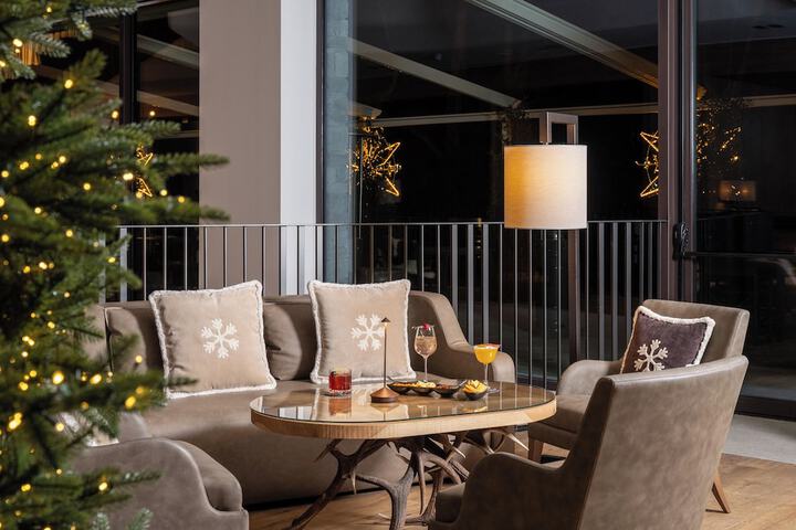 Lounge 65 of 83