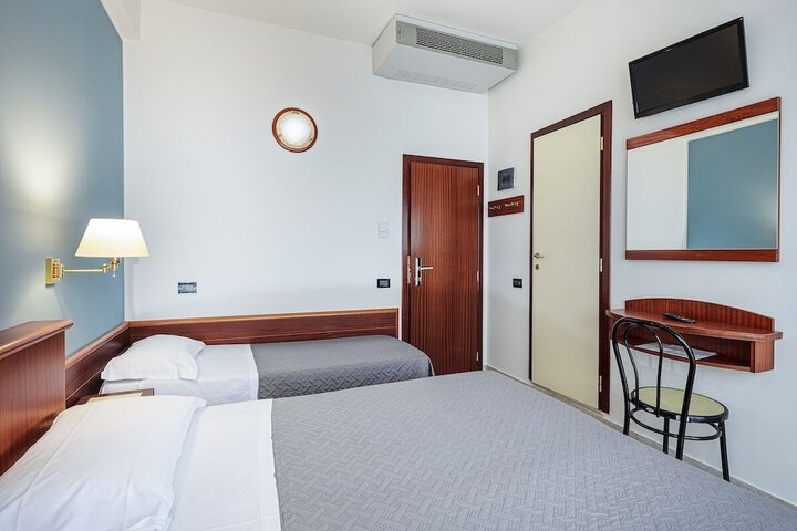 Room 8 of 42