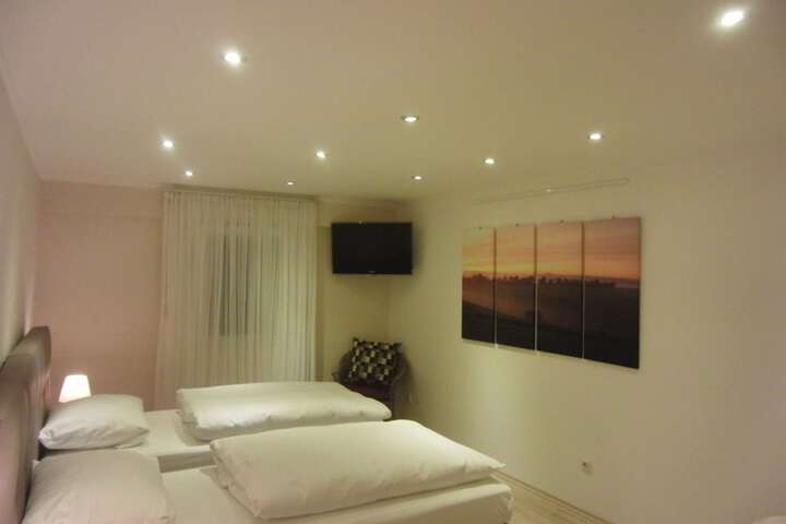 Room 2 of 79