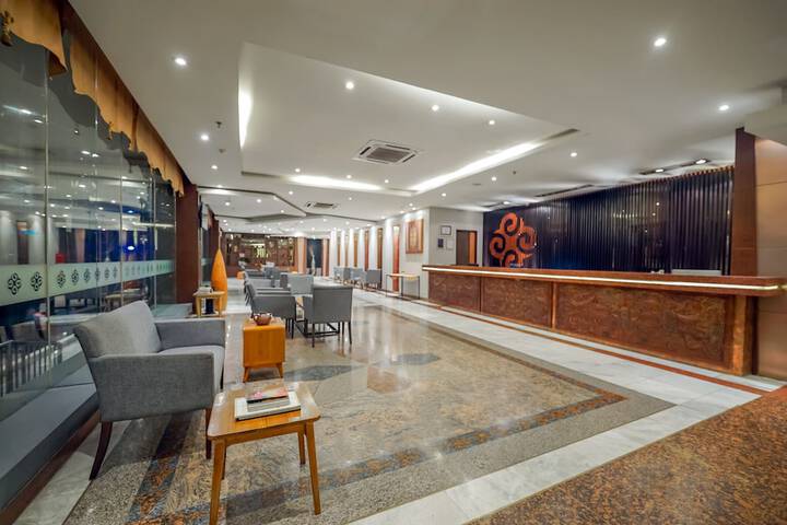 Entrance & Lobby