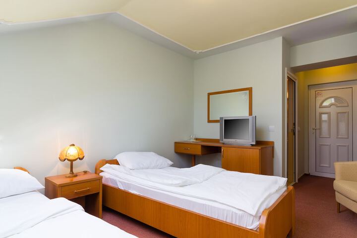 Room 12 of 41