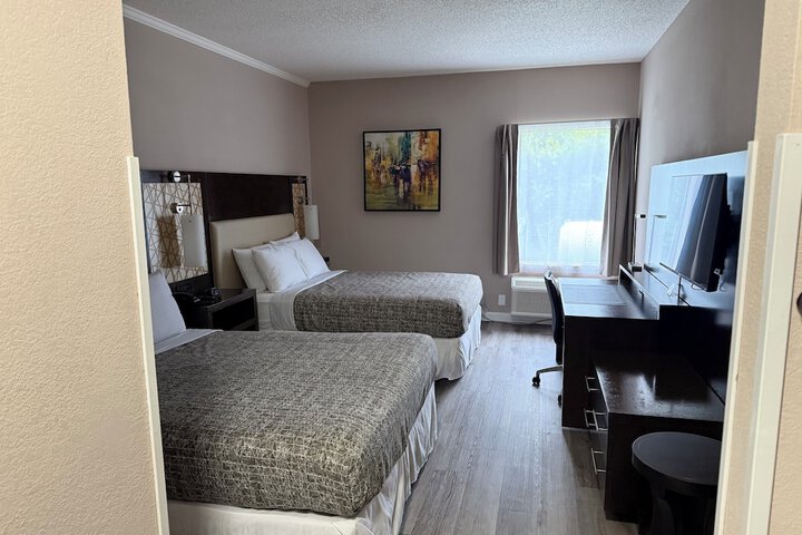 Room 8 of 12