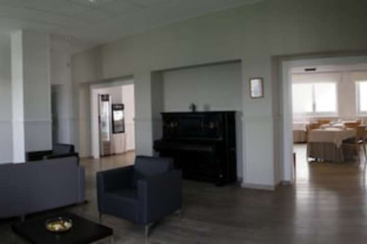 Lounge 31 of 47