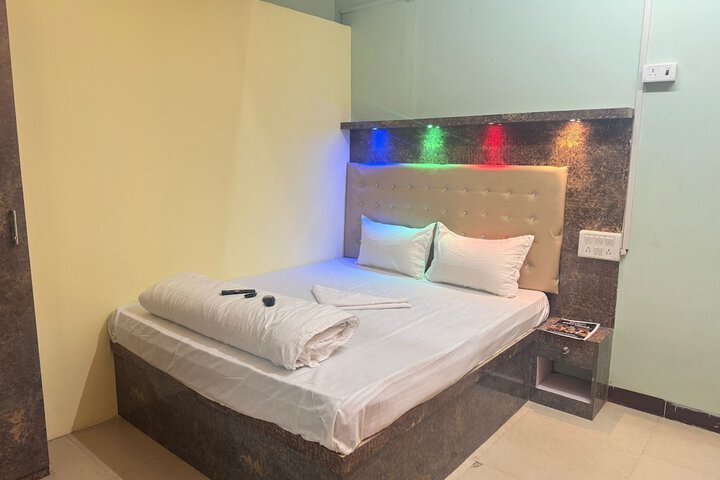 Room 6 of 19