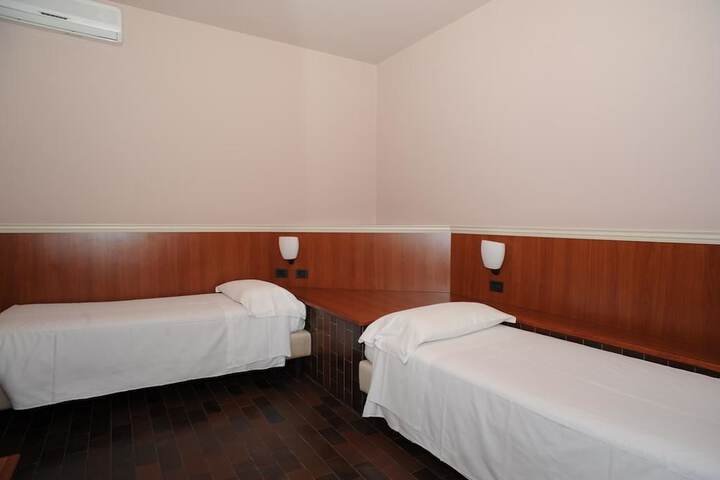 Room 4 of 22