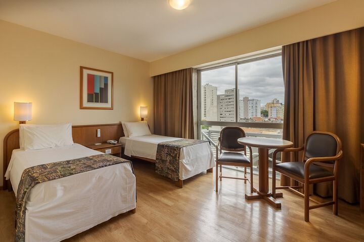 Room 25 of 132
