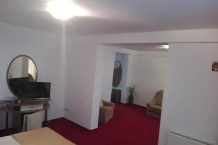 Room 2 of 5