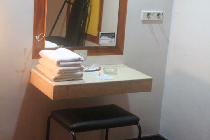 Room 14 of 27
