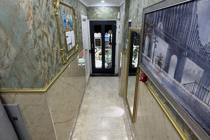 Ballroom/Hall 87 of 105