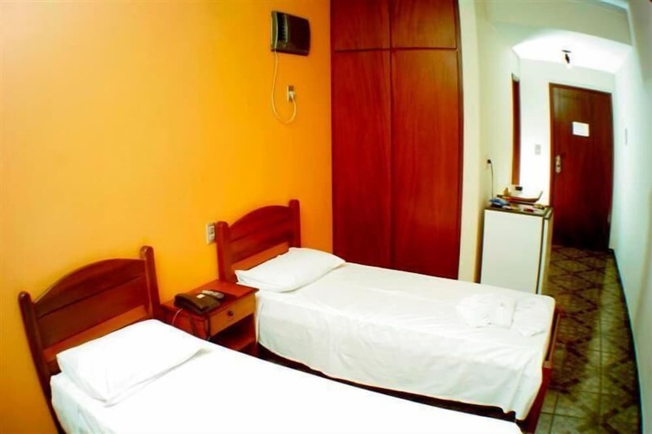 Room 12 of 39