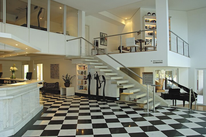 Entrance & Lobby