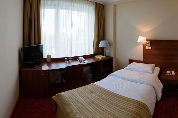 Room 6 of 115