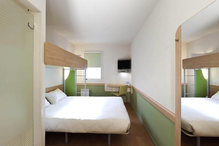 Room 9 of 28