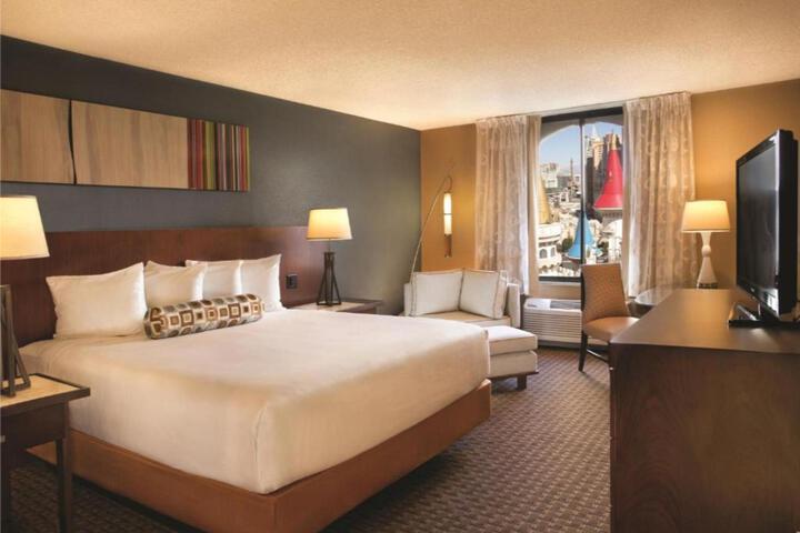 Standard Room, King or Two Doubles (5 of 5)