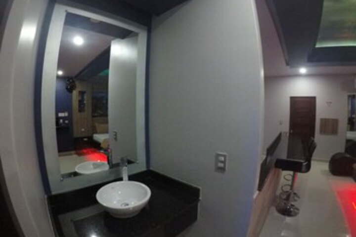 Room 11 of 78