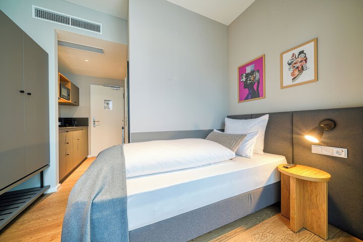 Room 22 of 32