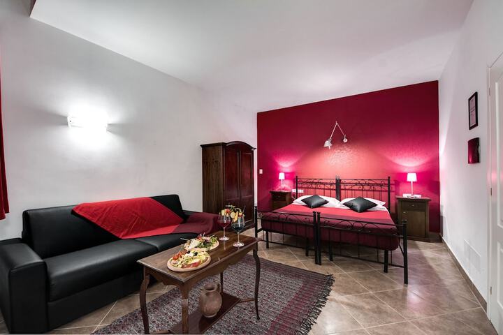 Room 4 of 19