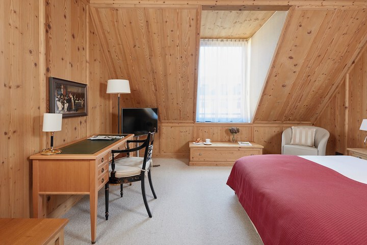 Room 28 of 65