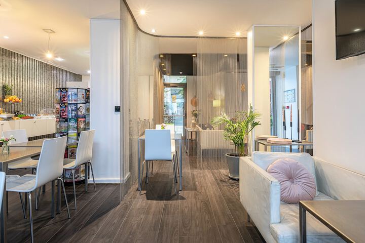 Entrance & Lobby
