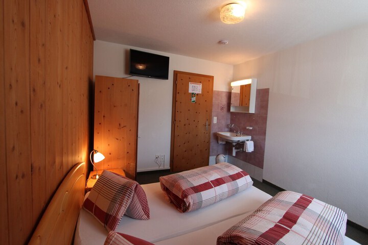 Room 16 of 73