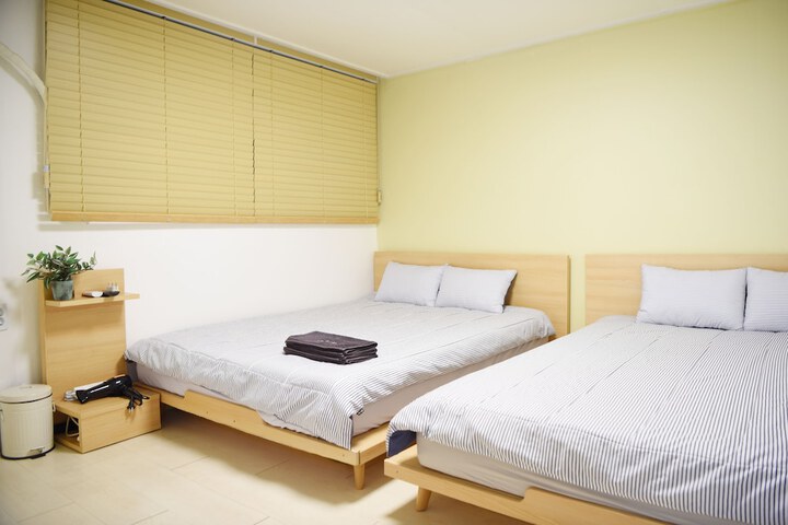 Room 11 of 31