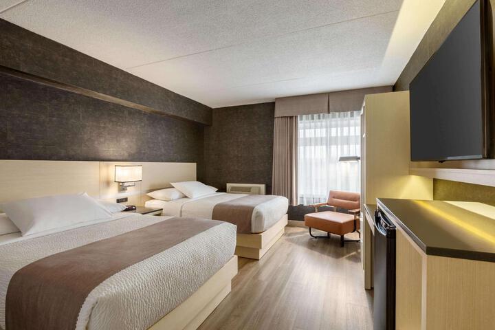 2 Double Beds (7 of 8)
