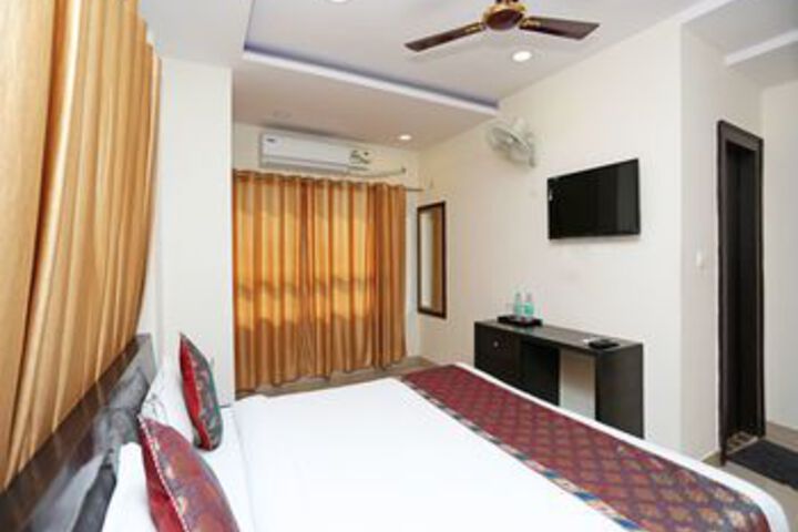 Room 11 of 21