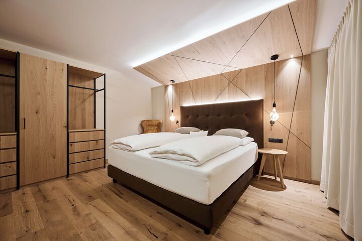 Room 17 of 90