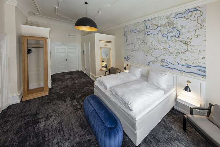 Room 3 of 64
