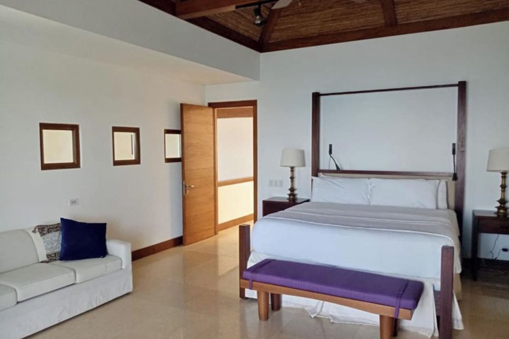 Room 3 of 180