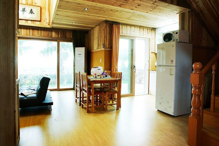 Room 5 of 182
