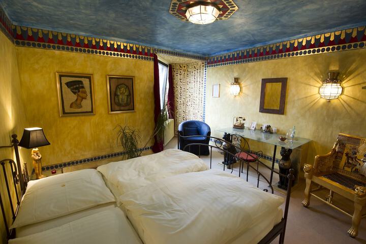 Room 89 of 283