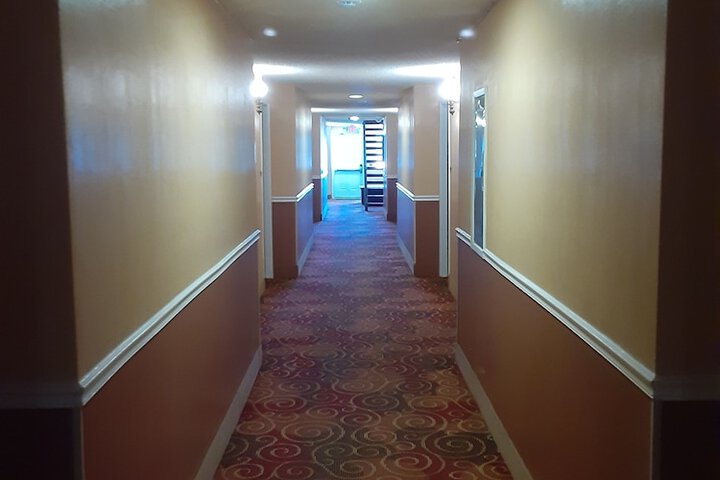 Ballroom/Hall 21 of 24