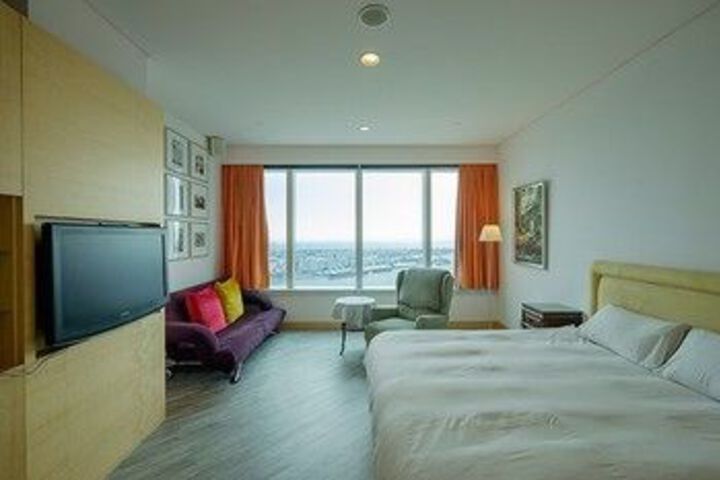 Room 10 of 24